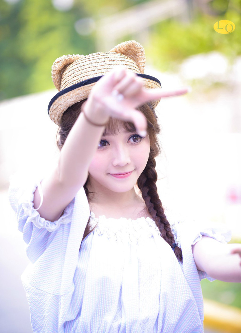 最深最和平的快乐，就是静观土地与人世，慢慢品位出它的美与和谐。这份快乐，乍一看也许平淡无奇，事实上，它深远而悠长。在我，生命的享受就在其中了。让那永不醒觉的人自生自灭好了，如果他们抱怨，我们把耳朵塞起来。因为，他们不肯对人生对世界，对生命，有一丝一毫感激的心。我喜欢把快乐当做一种传染病，每天将它传染给我所接触的社会和人群。